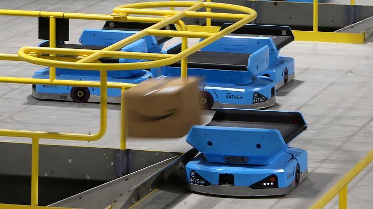 Un fabricant mondial d’électronique améliore la sécurité et la sortie des travailleurs grâce à la robotique mobile autonome (AMR)