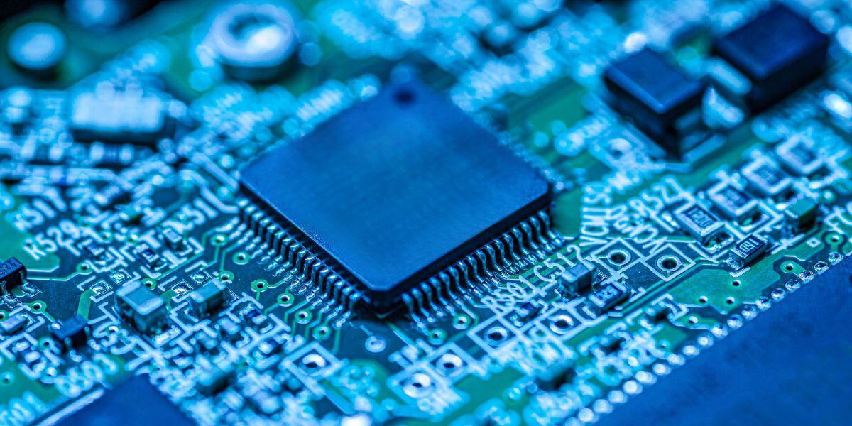 The Global Memory Chip Shortage: How the AI Boom Is Impacting Device Supply